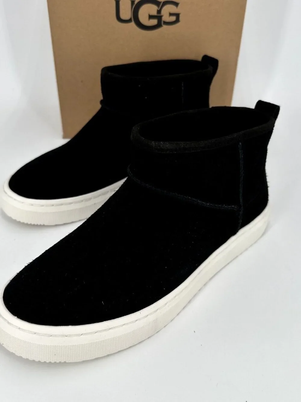 UGG Australia Women's Alameda Mini Boots Black sz 9 #1143786 NEW Bootie Sneakers